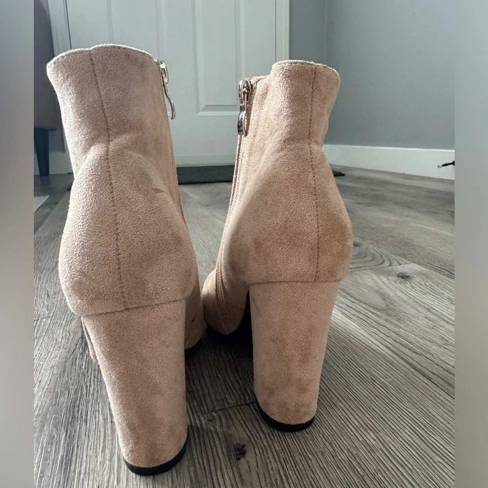 Heels - Picture 3 of 7